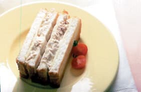 ３層チーズとツナマヨのホットサンド のレシピフィラデルフィアクリームチーズ