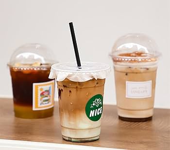 AmazonSUAS透明プラスチックカップ コーヒーカップ パーティー テイクアウトカップ 冷たいドリンクカップ 使い捨て 蓋付き100個パック PETカップ 漏れ防止 透明 割れにくい アイスコールドドリンク用 コーヒー ジュース スムージー 冷たい飲み物容器