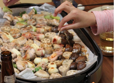 ホットプレート グリル 焼き鳥 焼き肉 自動回転グリルamp;amp;amp;amp;amp;amp;amp;amp;ホットプレートバーベキュー おうちご飯 同時焼き SC-T666 : ウエノ電器 Yahoo!店 - 通販 - Yahoo!ショッピング