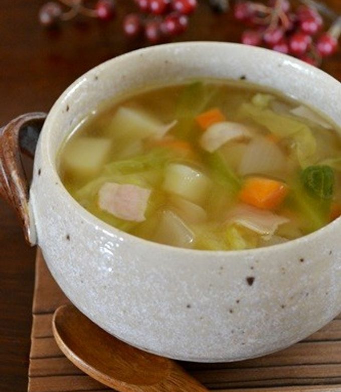 野菜を食べるコンソメスープ