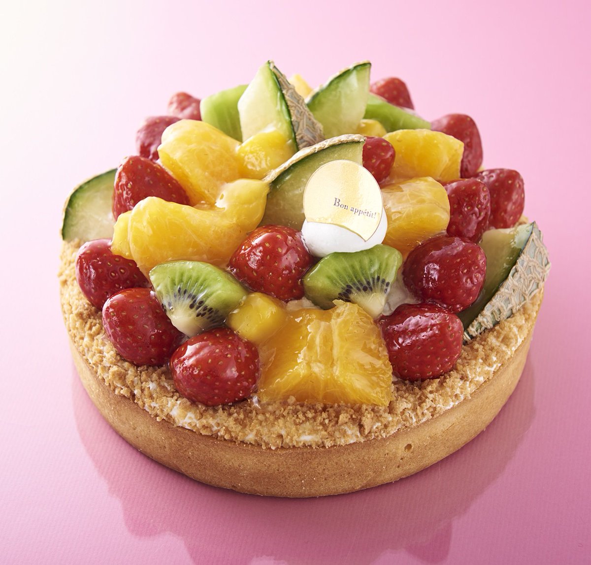 シャトレーゼ新商品ルポ 桃のプールで溺れたい！「山梨県産白桃のタルト＜ホール＞」の罪深い誘惑イエモネ