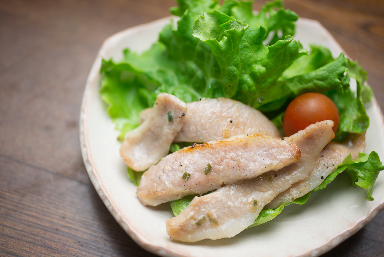 豚トロの美味しい食べ方知ってますか？, 噛めば噛むほど旨みがじゅわっと広がる🤤, 脂の甘さとコリコリ食感がクセになる🤤,けシンプルに塩コショウで焼くだけでも感動の美味しさでした✨️, 是非ご賞味あれ✨, PR @hirookameat,通販グルメお取り寄せグルメ通販ギフトお取り寄せギフト肉ギフト肉通販広岡精肉店