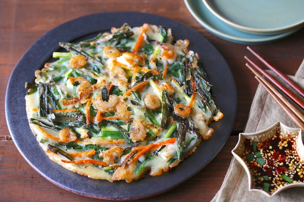 モランボン 公式. ＼チヂミレシピ4選はっきりしないお天気の今日この頃韓国では雨の日にチヂミを食べる風習があるそうです。 雨の音がチヂミ を焼く音に似ているからとか、雨で買い物に出るのが億劫になりありあわせの材 料でチヂミでも焼くか、と思うからとか