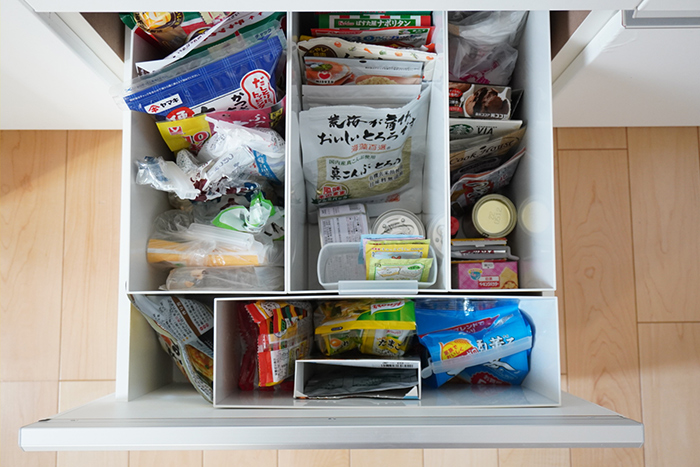 食品ストックの収納術買い過ぎや賞味期限切れを防止するアイデア実例HOUSTO おウチの収納.com