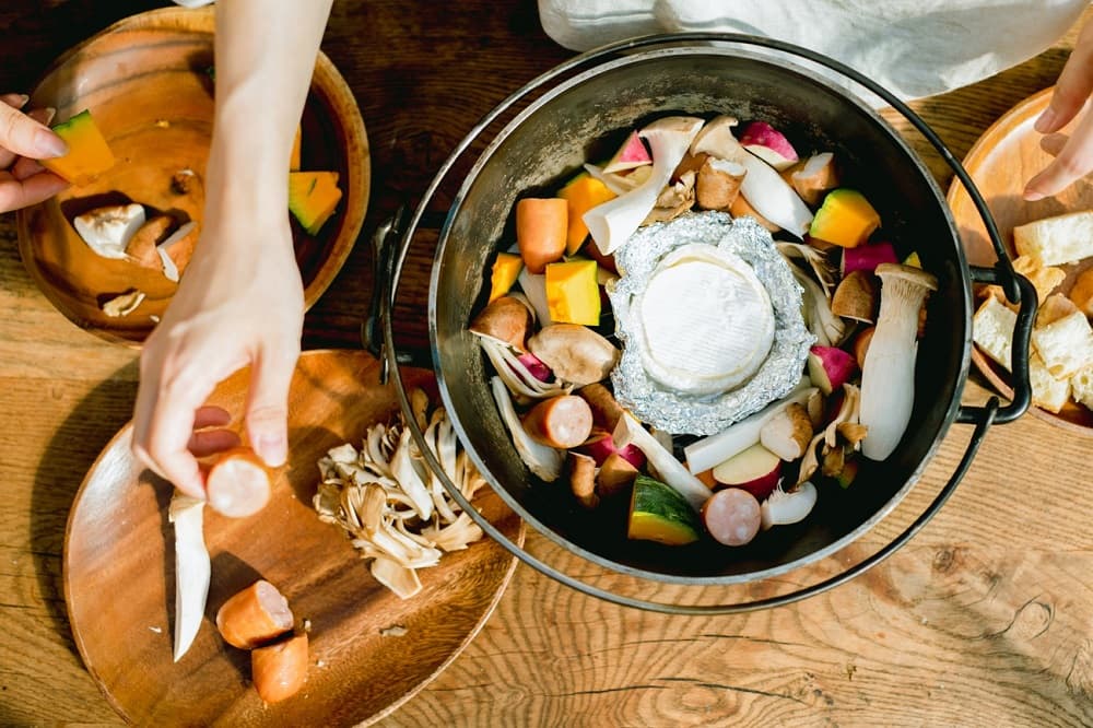 ホームパーティにもいい！ホットプレートで絶品カマンベールチーズフォンデュ