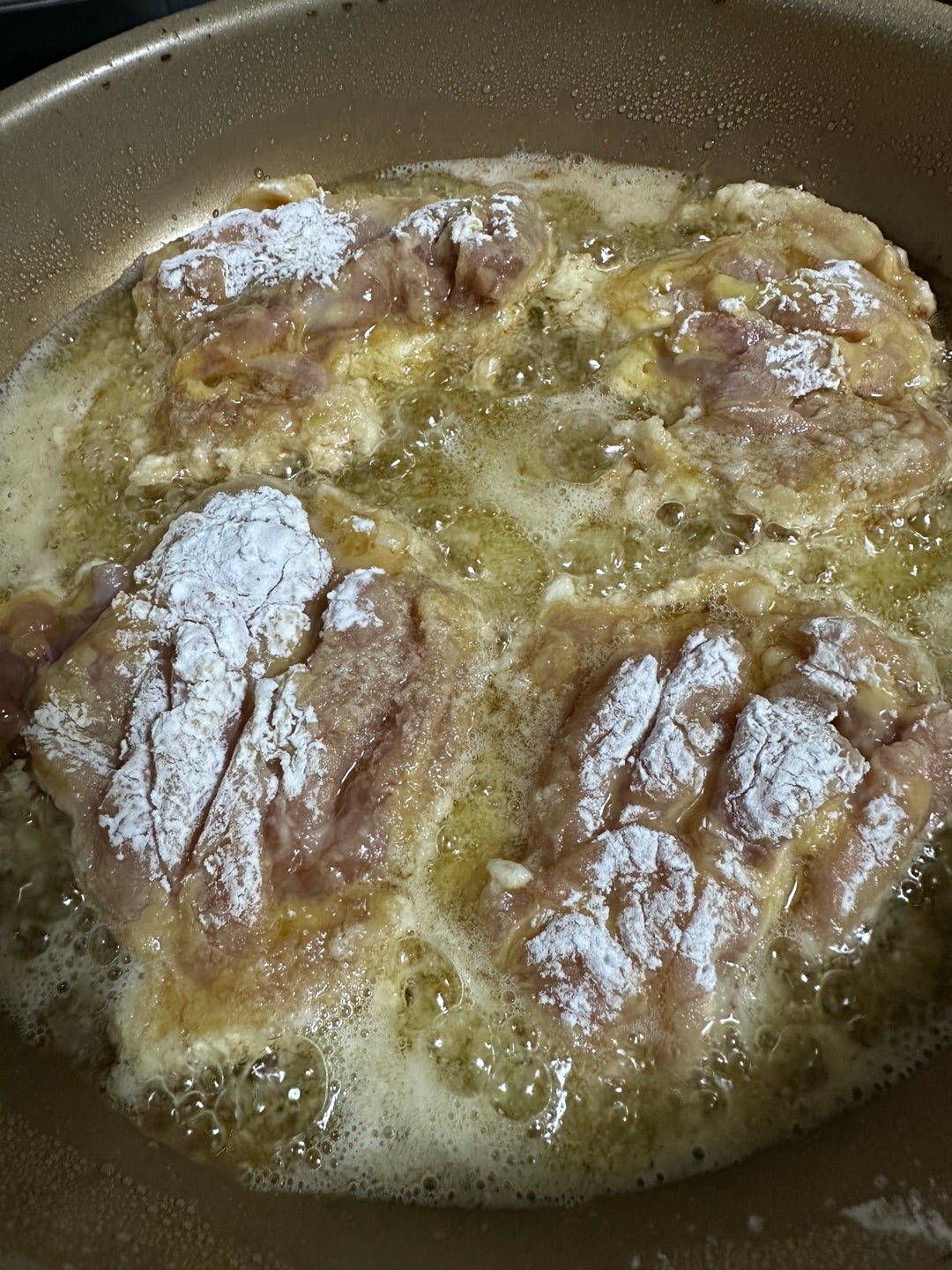 ファミチキでボリューム満点サラダボウル