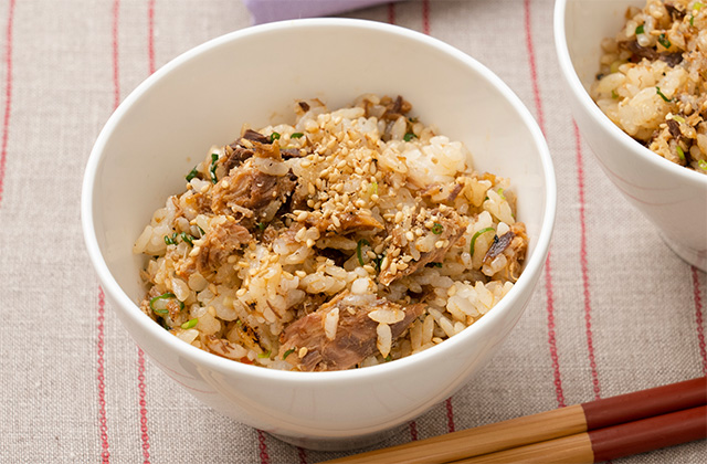 今日のサバ缶 炊飯器にサバ缶と具を入れてスイッチオン！一汁一菜献立にもおすすめの炊き込みご飯えんウチ
