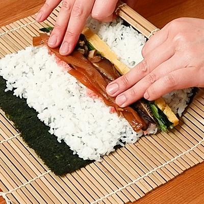 楽天市場 手巻き寿司セット プラスチック ふた付き しゃもじ付き手巻き寿司 食器 お皿 オードブル皿 パーティー 大皿 蓋付き 皿 仕切り小分け容器付き パーティー皿 大皿プレート そうめん 寿司: リビングート 楽天市場店