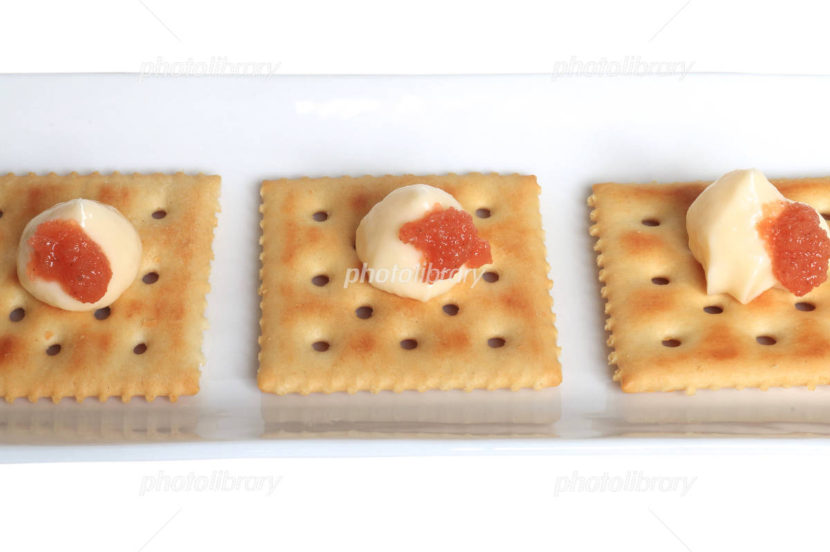 クラッカーには何をのせる？トッピング・ディップレシピ15選 - macaroni