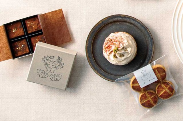 楽天市場 懐かしの昭和レトロバタークリームケーキ＆ココアバタークリームロール 2本セット新発売 バースデーケーキ ロールケーキ お返し スイーツプレゼント 誕生日 洋菓子 お取り寄せ ギフト 手土産 懐かしい お祝い 贈り物 冷凍 敬老の日 50代 60代 70代