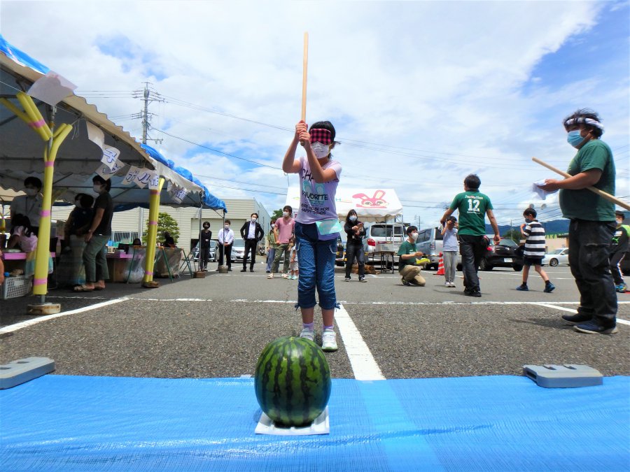 かさかけ スイカ割り大会 - 株式会社孫の手
