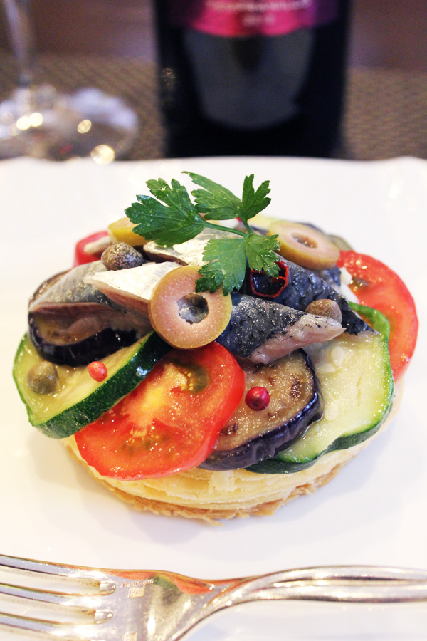 現役フレンチシェフがレストランで出しているレシピを料理不得意の主婦が作ってみましたパイ インターナショナル