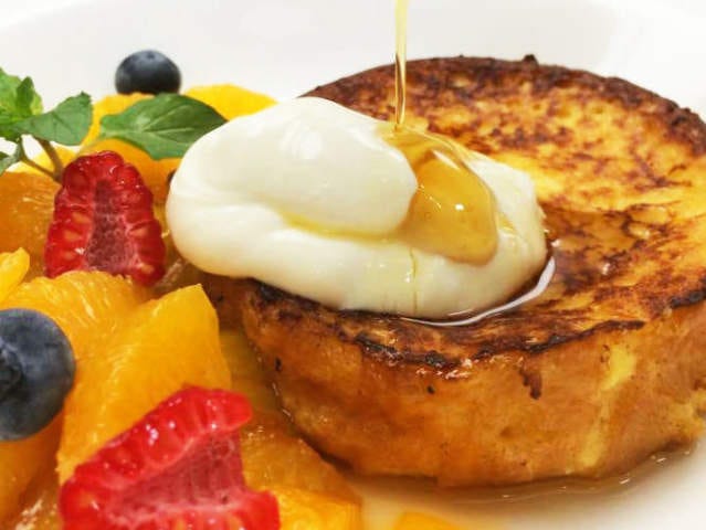 ハワイで食べるならあなたはどっち？パンケーキVSフレンチトーストALOHA GIRL