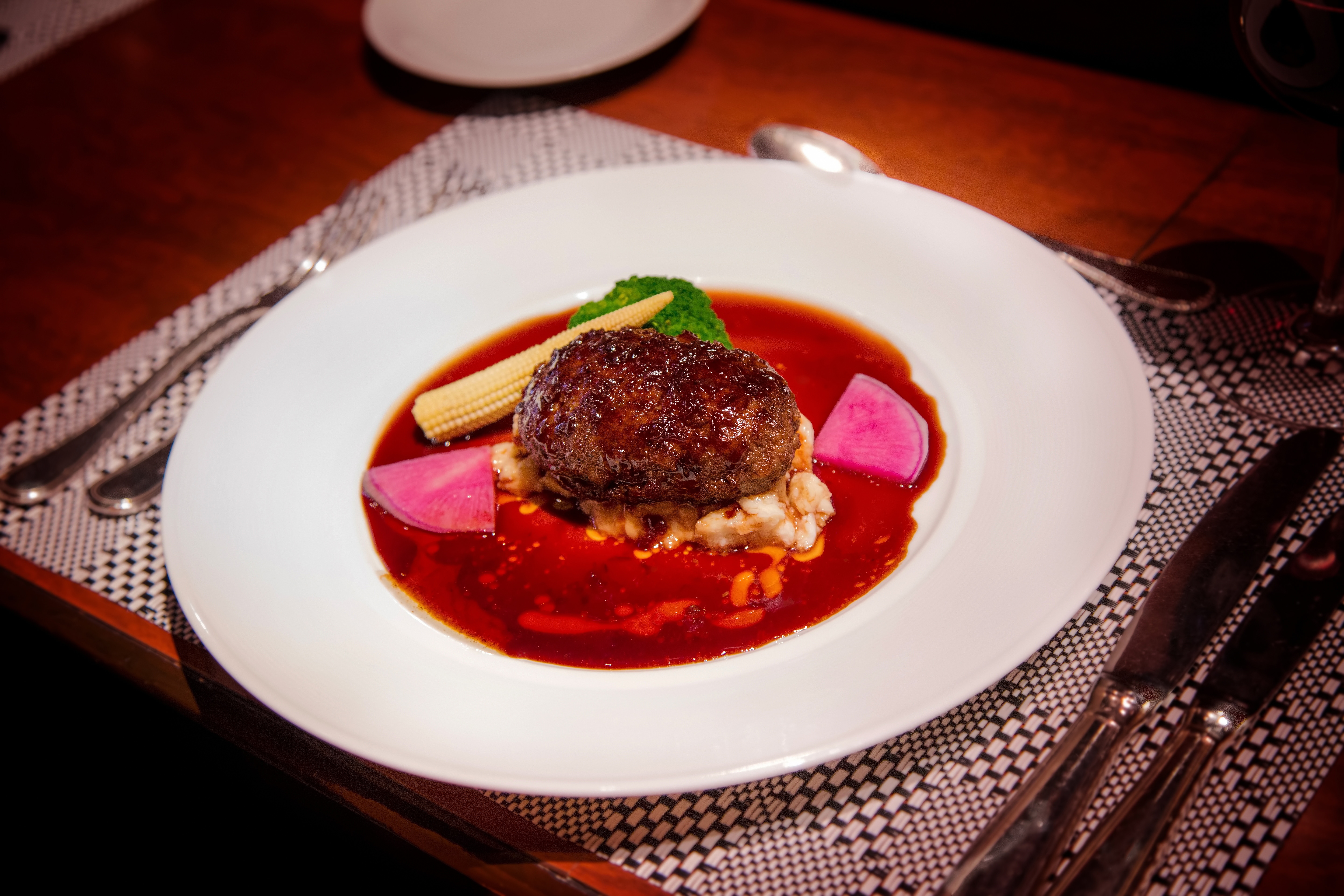 チーズインハンバーグのイラスト無料のフリー素材 イラストエイト