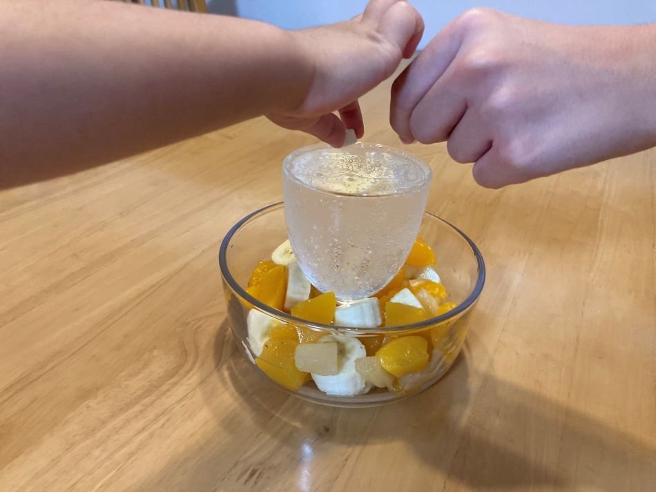 噴水フルーツポンチを皆様にご提供致しました！ が、失敗でした サイダーを冷やしたのが良くなかったそうです また、チャレンジする！噴水フルーツポンチデイサービスデイサービスレクリエーションデイサービスおやつ