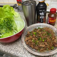 玉ねぎカサ増し焼肉レタス包み 玉ねぎ同量レタス1玉ヘルシ