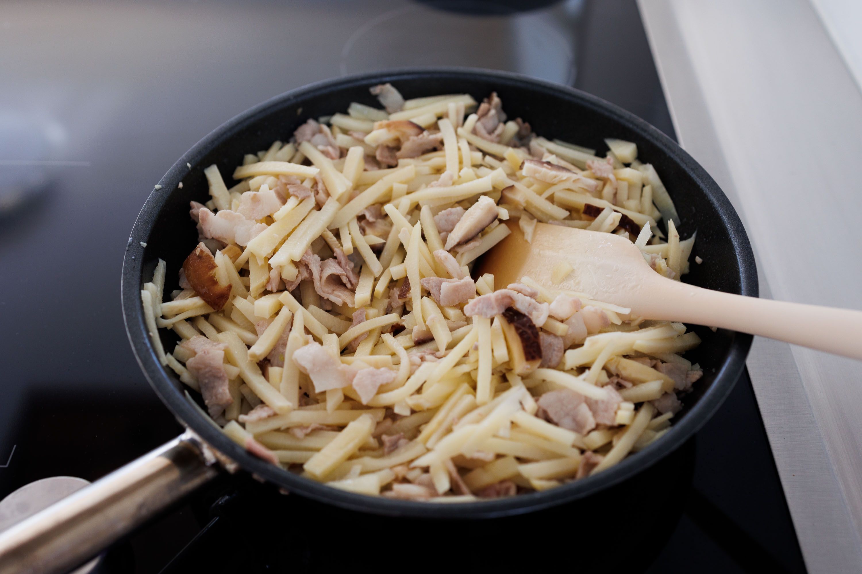 春巻き～挽肉・ニラ・筍・春雨・干椎茸～辛子酢醤油