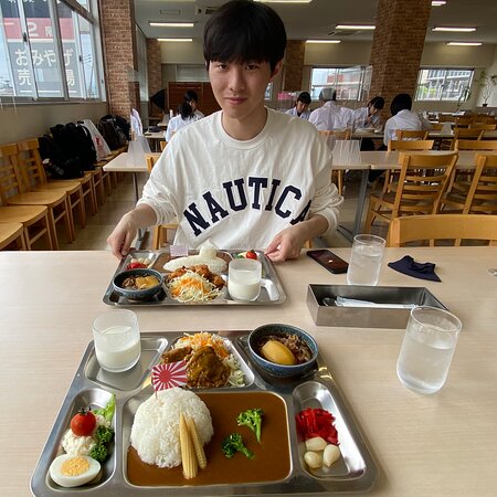 日本でここだけ！呉の潜水艦を眺めながら食べる「海自カレー」るるぶ&more