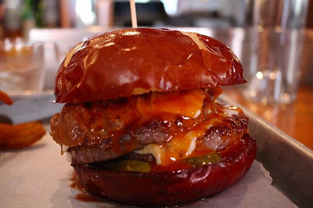 SHARES勝どきのニューヨークネイキッドバーガー TOPPING オニオンコンフィ: ハンバーガーストリートブログ版