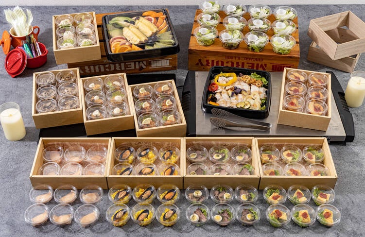 ホテルやおうちでハロウィン🎃 「ハロウィンパーティーセット」の販売✨ホテルグランヴィア大阪では、お化けやジャック・オー・ランタンなどをモチーフにした9種類のオードブルと、「デビルソース」を添えたジューシーで食べ応えのあるバッファローチキンがセットになっ