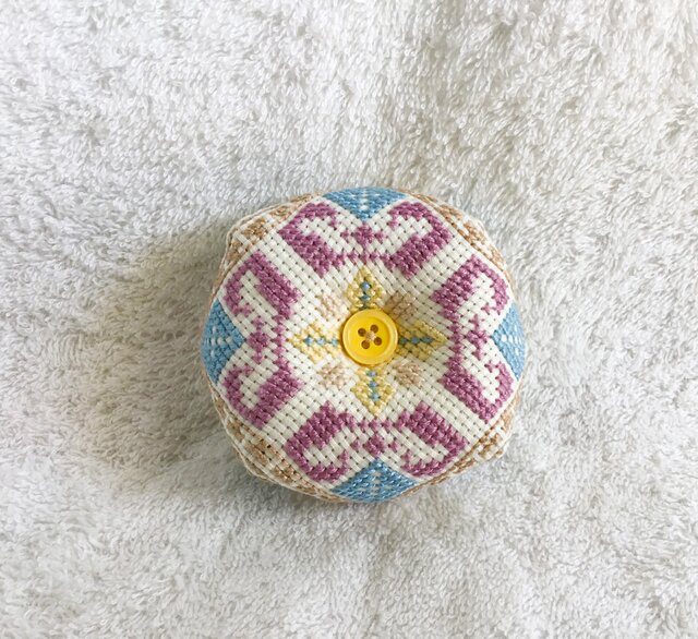 handicraft Bloom オリジナルクロスステッチ刺しゅうキット ビスコーニュ ピンク - Brodees By Kameshima