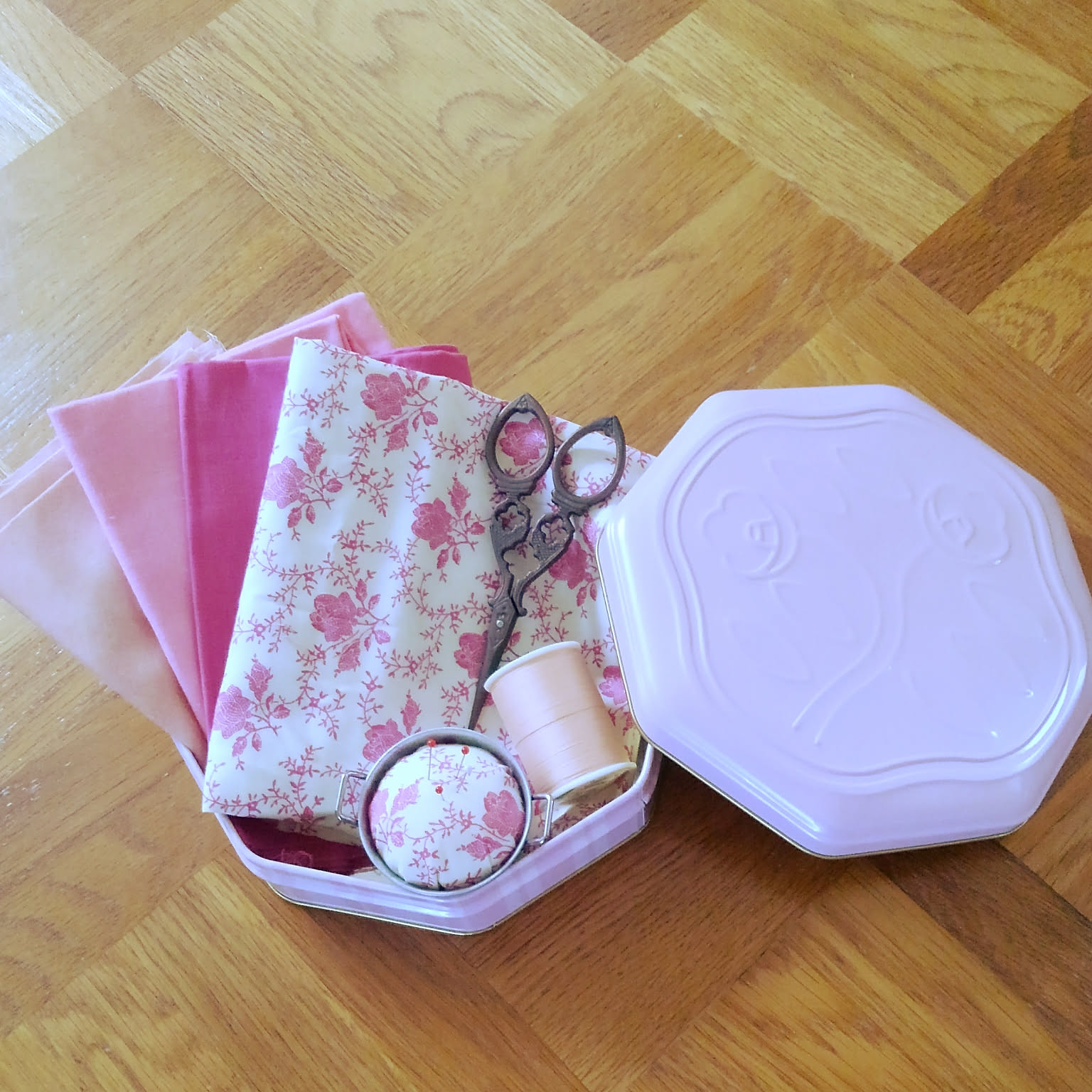 お菓子を食べ終わった缶の使い道① ～キッチン収納編～株式会社エウレカ