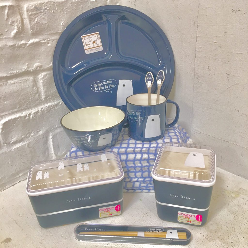 Amazon三好製作所 Miyoshi SeisakujyoGEL-COOまじぇるくーまボス 保冷剤一体型 四角 ランチボックス お弁当箱15×9.4×6cm 400ml 1段 弁当箱 女性 子供 仕切り付き 簡単クリップ バックル機構 レンジ対応 & 食洗機対応 蓋を除く本体白 くま日本製 0201-0028