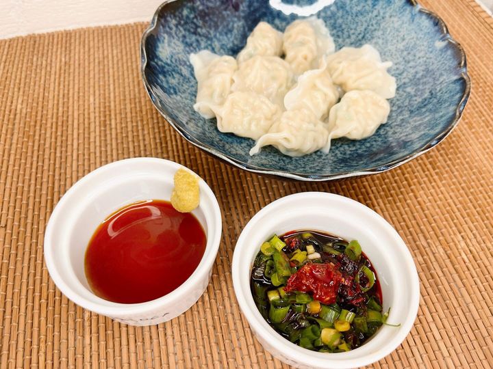 鍋キューブで 野菜たっぷり水餃子鍋