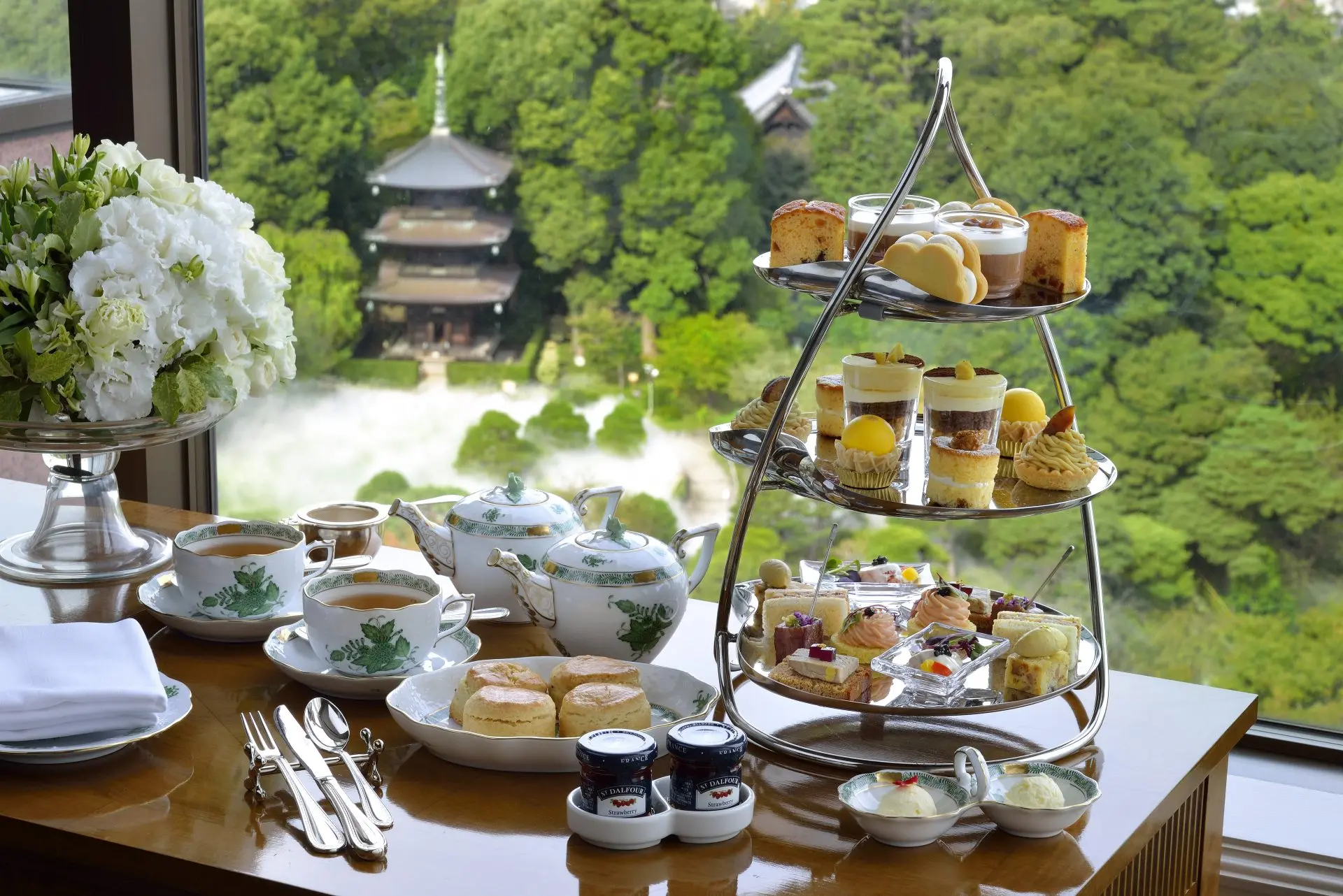 英国式アフタヌーンティーは優雅なお茶文化。東京・京都・神戸の進化系スイーツ－ルアンマガジン