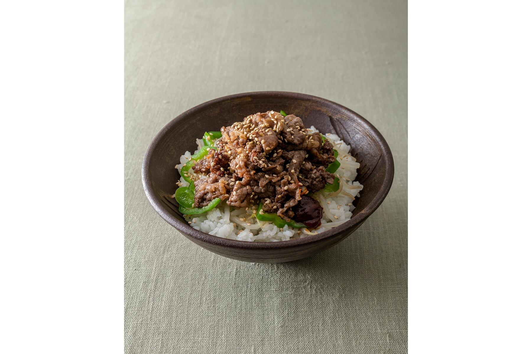 牛ガーリック飯のワンプレート うちのごはん使用