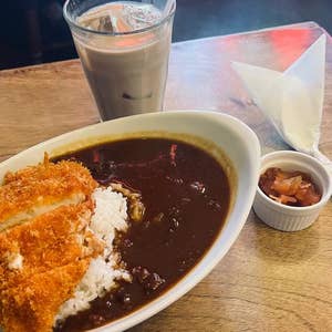 京都、喫茶チロル〜カレーライスと玉子サンド〜塚本芳久