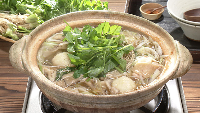 一度食べたらクセになる！ せり鍋