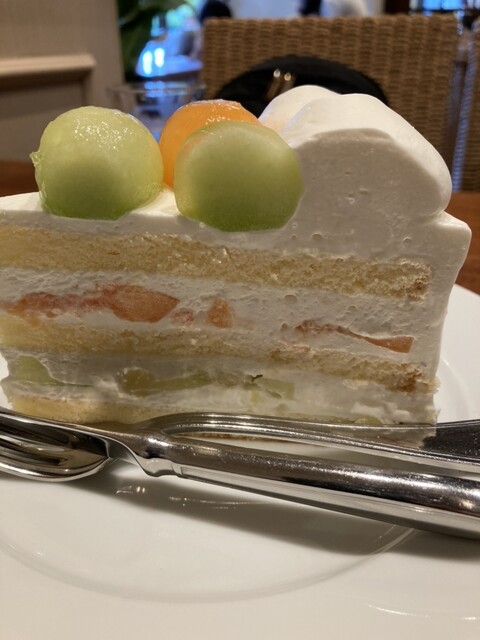 HARBSハーブスでメロンケーキ2025♡と今週の売買やっぱり株主優待が好き