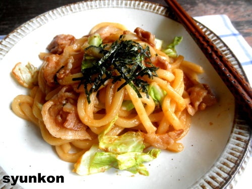 クリーミー明太カルボうどん. 人気料理研究家山本ゆりさん @yamamoto0507 考案！ レンチンして和えるだけ！絶品パスタ風うどん。＝＝＝＝＝﻿ レシピを作って参加できるラクうま冷凍うどん キャンペーンを実施中！ 詳しくはホーム画面から「キャンペーン」ハイ