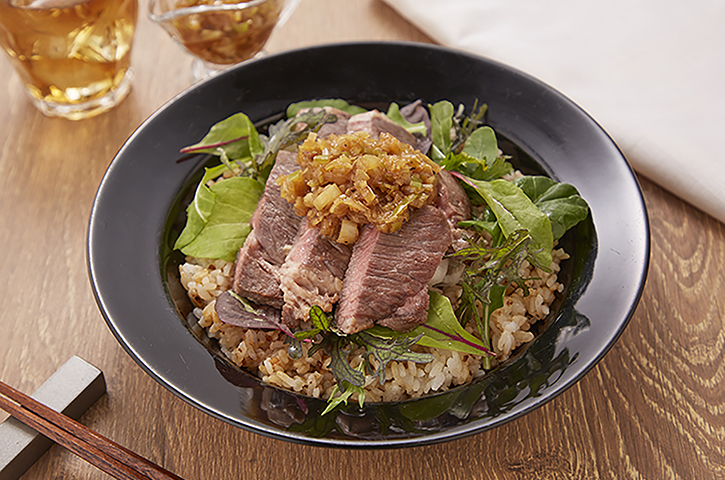 まぐろのガーリックステーキ、ごろごろにんにくのガーリックライス、とうもろこしのクリームスープ 2人分