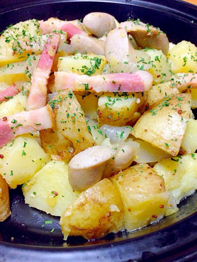 カイザーベーコンのジャーマンポテトレシピドイツ贔屓が否めないホールミートのレシピ集!笑 スタッフ二人がドイツ人なので