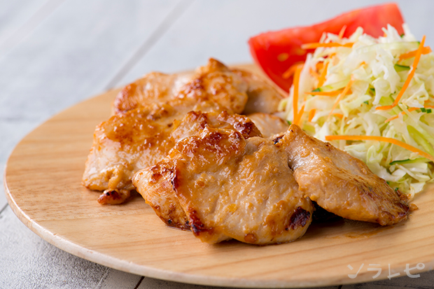 お鍋で簡単、醤油麹でふっくら胸肉の蒸し鶏