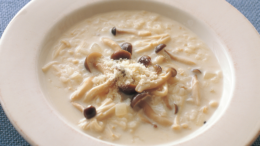 きのこの香りとチーズのコクが絶妙な きのこのチーズリゾット