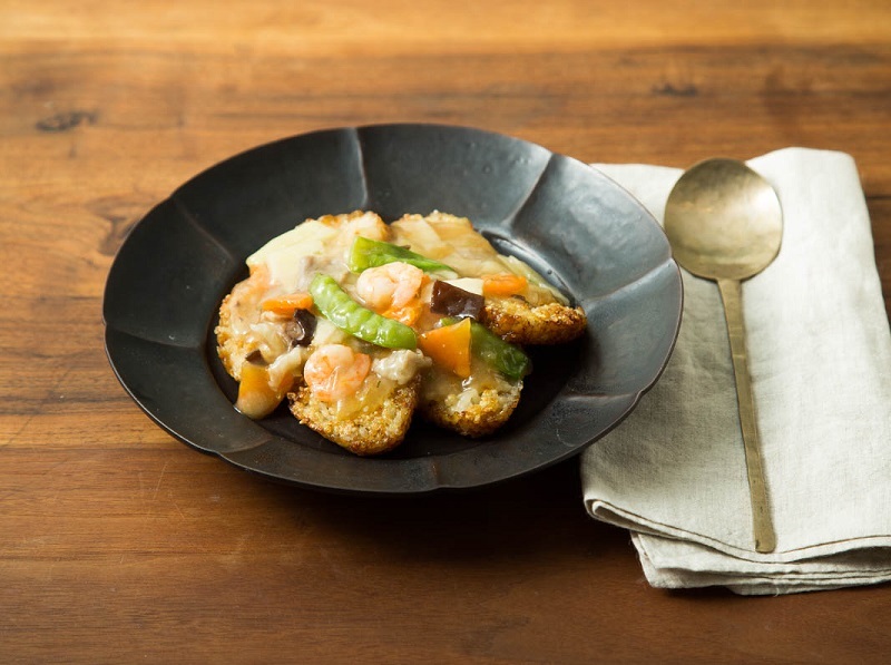 夏のお弁当は衛生的に！冷凍炊き込みご飯を活用したしそ巻きおにぎり