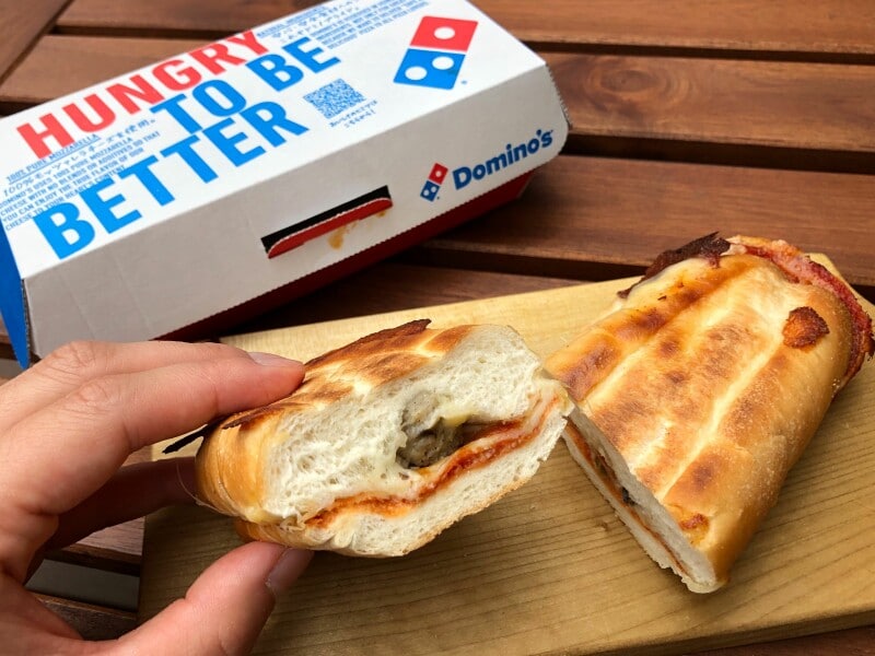 ドミノ・ピザのお一人様メニュー「ギガ・ミート ピザサンド 」を世界一詳しく調査！進撃のグルメチェーン店、コンビニ、新メニュー、新商品、スイーツなどの最新グルメを最速でお届け