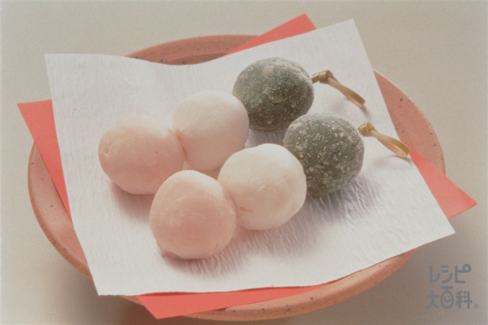 お月見三色だんご🍡, ＊, ミニサイズで串に刺してみました🙌, ＊, 3枚目に載せましたが、やまざきの三色だんごを, 小さく丸めてアレンジ✨,＊, 昨日は月も見えて綺麗でした🎑🌕, ＊, お団子は久しぶりだったので、みんなであっという間‼️, ＊, ＊,十三夜和菓子 三色だんごお月見 お月見三色だんご やまざきヤマザキキャラフード だんご団子 おうちカフェ手作りおやつ