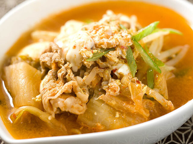 簡単レシピ集！パパッと作れる「キムチスープ」9選 - macaroni