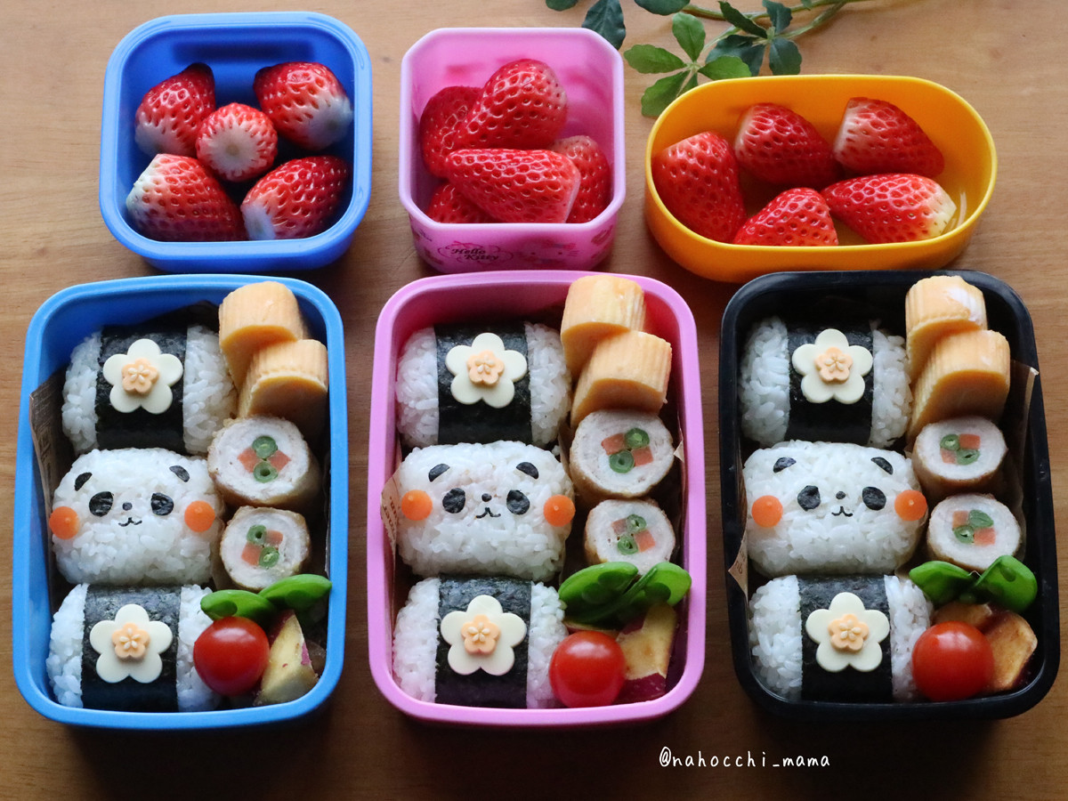 今回は @mi__cooking さんの素敵なご投稿をご紹介🚶✨ ＊ 親子遠足のお弁当👧🏻 menu 娘・ふりかけおにぎり ・卵焼き・ハンバーグ ・ハム ・ブロッコリー ・キウイみとの年少お弁当みとのお弁当 . 少し前に親子遠足へ👟 母娘参加珍しく3人分詰めたけど形や容量が