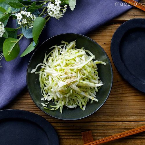 レシピ↓, ■材料 3食分 , 千切りキャベツ 150g, 鶏ガラ 小さじ1, しょうゆ 大さじ1, みりん 大さじ1, ごま油 小さじ1,オイスターソース 大さじ1, 水 300ml, 水溶き片栗粉 適量, 溶き卵 2個, ごま 適量, こしょう 適量, ねぎ 適量, ■作り方,1.鍋にキャベツの千切りから水まで入れたら沸騰するまで煮ます,