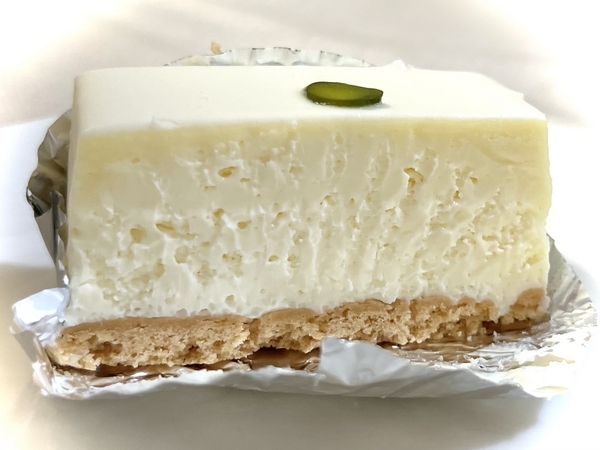赤坂しろたえ「レアチーズケーキ」酸味強めで濃厚 - My Spoon