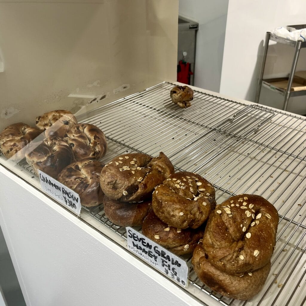 東京都白金高輪 本場NY仕込みの健康志向のベーグルが食べごたえ抜群！ 「マルイチベーグル MARUICHI BAGEL 」よっしー@関西グルメの食べ歩き三味