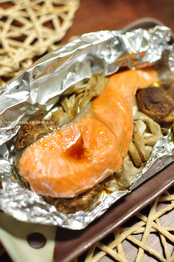 簡単キャンプ飯 包んで焼くだけ「3種のキノコとベーコンのバターホイル焼き」は簡単激ウマで後片付けも楽チン結局こういうのが1番いい！ロケットニュース24