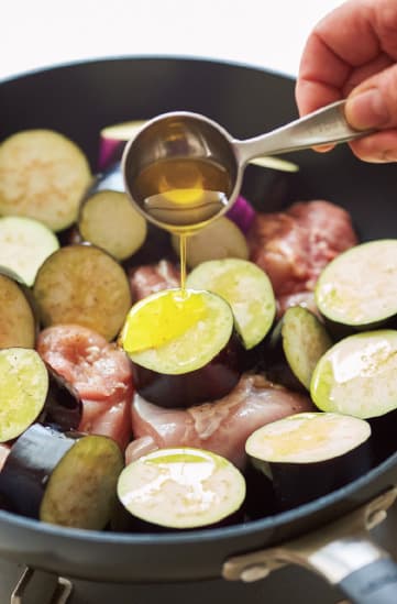 お箸がすすむ♪ 鶏肉となすの甘酢がらめ