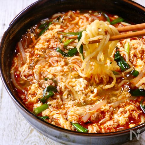 手軽に作れて大満足！家にある調味料で簡単味噌スープ♪ にんにく香るピリ辛具沢山味噌ラーメンゆうき酒場