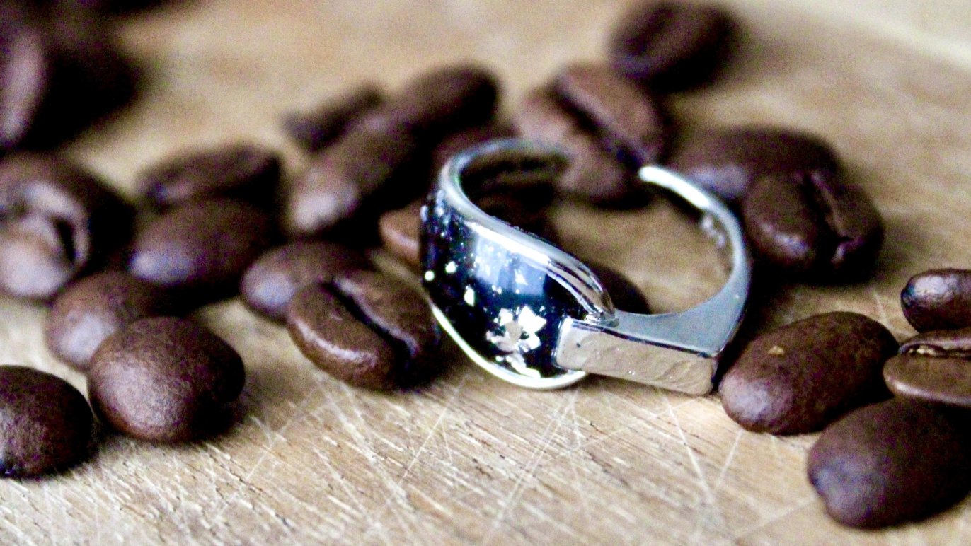 手仕事さいわいコーヒー豆のピンズとピアス アクセサリーギフト・プレゼント母の日- ハウスグラム ハウスグラムキナリノモール